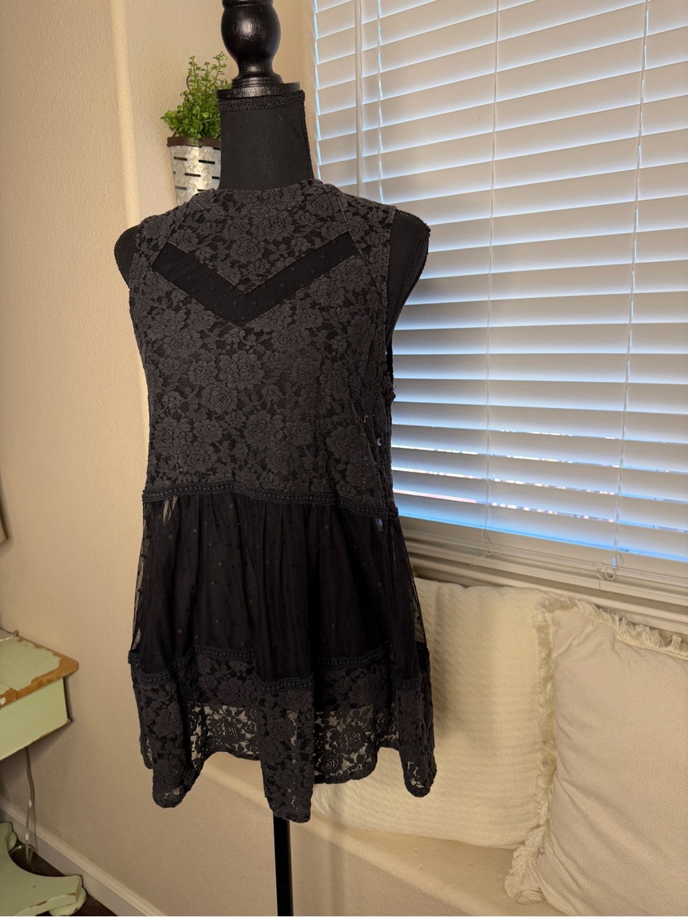 UMGEE Floral Lace Swiss Dot Mesh Peplum Tank  Boho Chic - Picture 5 of 7